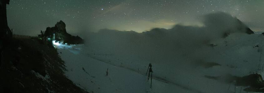 Hintertuxer Gletscher Gefrorene Wand snow cam captured at 17 September 2026 at 11:50 pm GMT+2