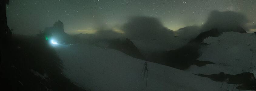 Hintertuxer Gletscher Gefrorene Wand snow cam captured at 18 September 2026 at 11:51 pm GMT+2