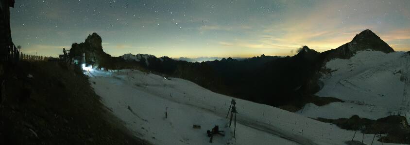 Hintertuxer Gletscher Gefrorene Wand snow cam captured at 19 September 2026 at 11:56 pm GMT+2