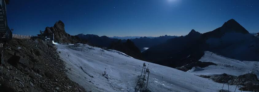 Hintertuxer Gletscher Gefrorene Wand snow cam captured at 22 September 2026 at 11:55 pm GMT+2
