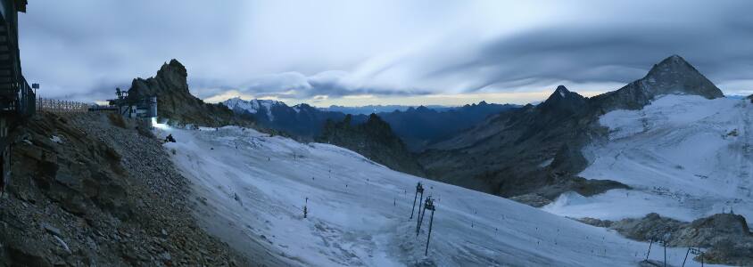 Hintertuxer Gletscher Gefrorene Wand snow cam captured at 23 September 2026 at 11:57 pm GMT+2