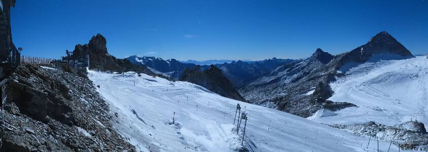Hintertuxer Gletscher Gefrorene Wand snow cam captured at 25 September 2026 at 11:52 pm GMT+2