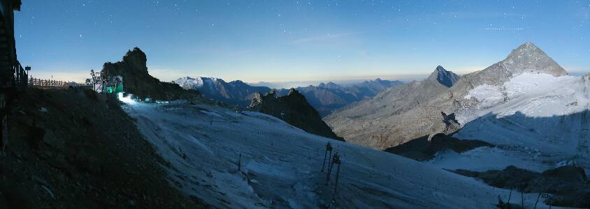 Hintertuxer Gletscher Gefrorene Wand snow cam captured at 2 October 2026 at 11:32 pm GMT+2