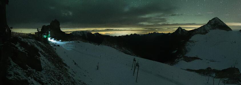 Hintertuxer Gletscher Gefrorene Wand snow cam captured at 5 October 2026 at 11:53 pm GMT+2