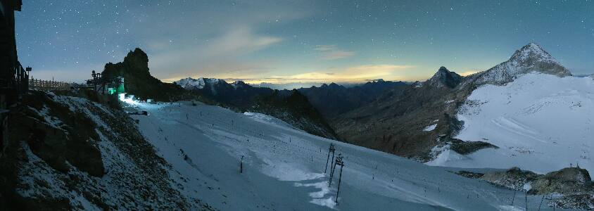Hintertuxer Gletscher Gefrorene Wand snow cam captured at 6 October 2026 at 4:52 am GMT+2