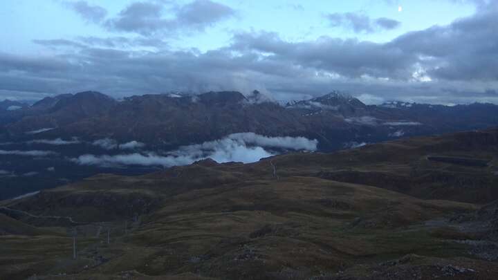 Celerina Trais Fluors Upper Station snow cam captured at 18 September 2026 at 7:46 pm GMT+2
