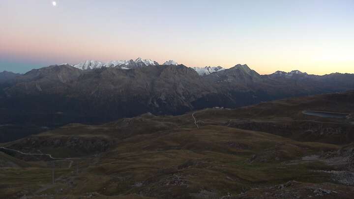 Celerina Trais Fluors Upper Station snow cam captured at 22 September 2026 at 7:41 pm GMT+2