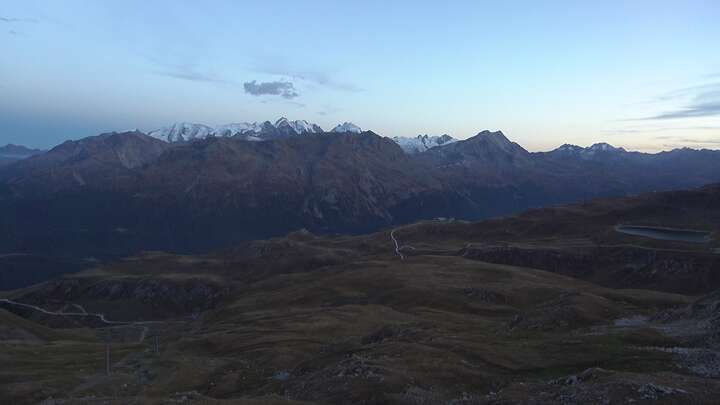 Celerina Trais Fluors Upper Station snow cam captured at 28 September 2026 at 7:19 pm GMT+2