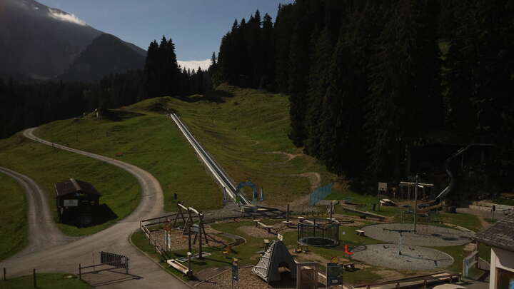 Emmetten Stockhütte-Upper Station South snow cam captured at 24 September 2026 at 11:50 pm GMT+2