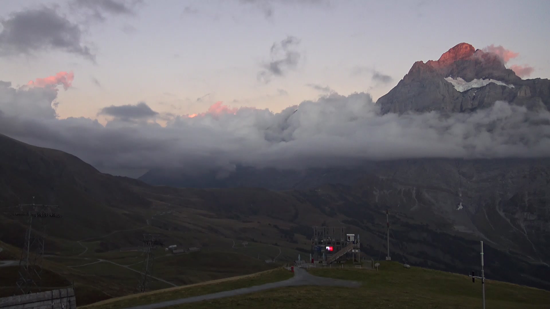 Grindelwald First snow cam captured at 5 October 2026 at 7:15 pm GMT+2