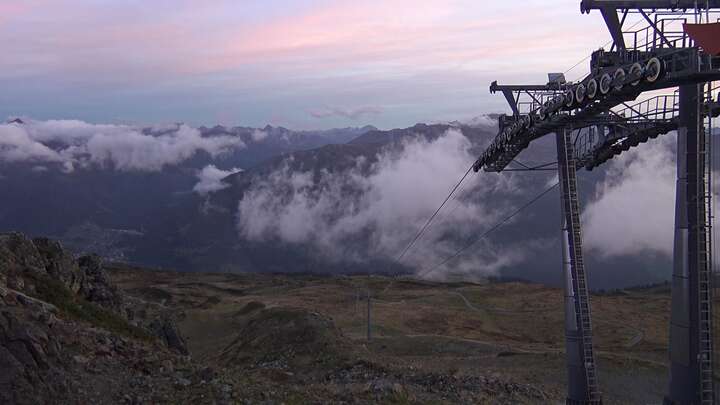 Klosters Dorf Upper Station Schaffürggli snow cam captured at 21 September 2026 at 7:47 pm GMT+2