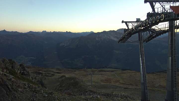 Klosters Dorf Upper Station Schaffürggli snow cam captured at 27 September 2026 at 7:22 pm GMT+2