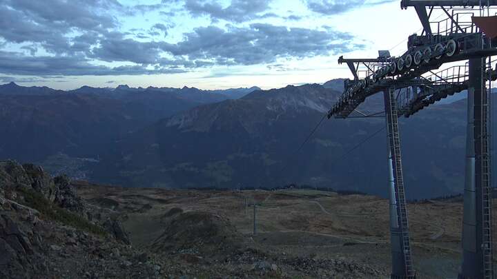 Klosters Dorf Upper Station Schaffürggli snow cam captured at 28 September 2026 at 7:15 pm GMT+2