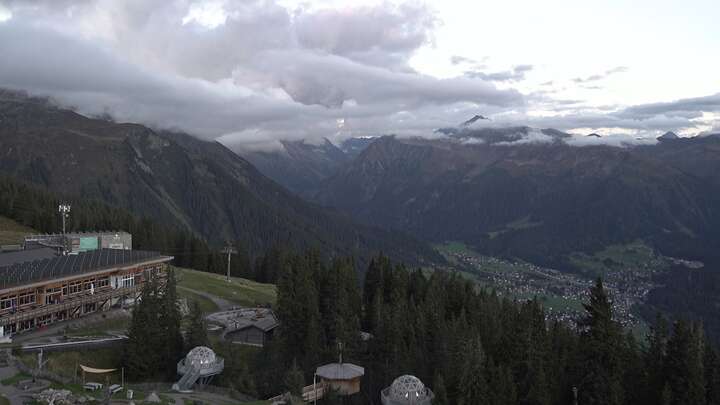 Klosters Dorf Madrisaland snow cam captured at 14 September 2026 at 7:43 pm GMT+2