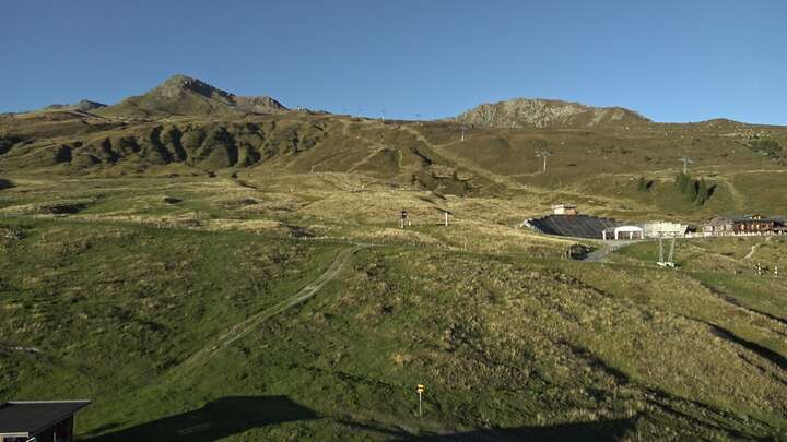 Klosters Dorf Madrisaland snow cam captured at 15 September 2026 at 6:40 pm GMT+2