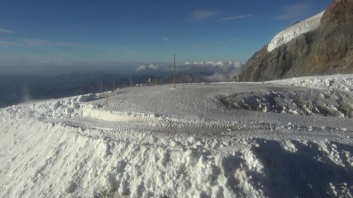 Lauterbrunnen (Jungfraujoch) Jungfraujoch snow cam captured at 15 September 2026 at 6:08 pm GMT+2