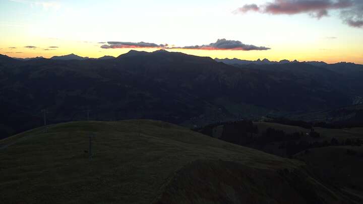 Lenk im Simmental Metschstand snow cam captured at 14 September 2026 at 8:00 pm GMT+2