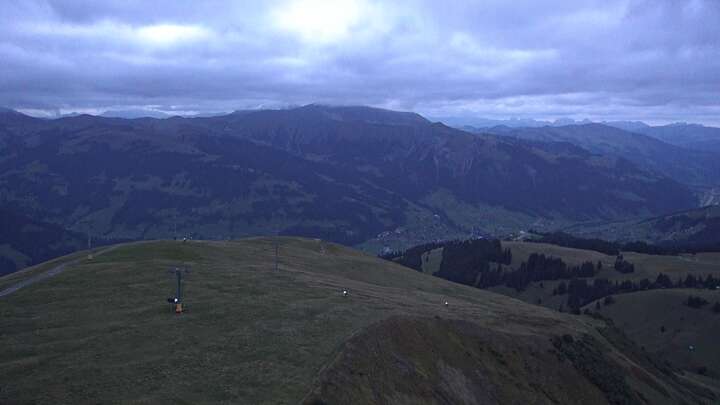 Lenk im Simmental Metschstand snow cam captured at 17 September 2026 at 10:06 pm GMT+2