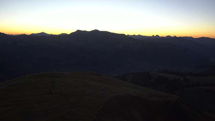 Lenk im Simmental Metschstand snow cam captured at 22 September 2026 at 7:56 pm GMT+2