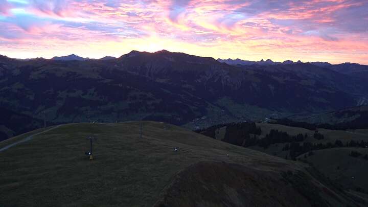 Lenk im Simmental Metschstand snow cam captured at 24 September 2026 at 7:51 pm GMT+2