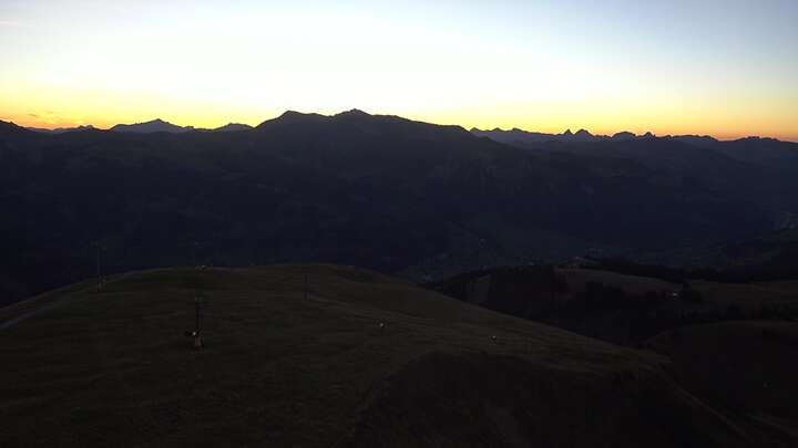 Lenk im Simmental Metschstand snow cam captured at 25 September 2026 at 7:37 pm GMT+2