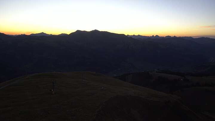 Lenk im Simmental Metschstand snow cam captured at 26 September 2026 at 7:36 pm GMT+2