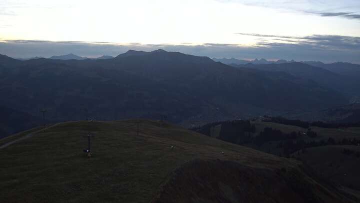 Lenk im Simmental Metschstand snow cam captured at 28 September 2026 at 7:32 pm GMT+2