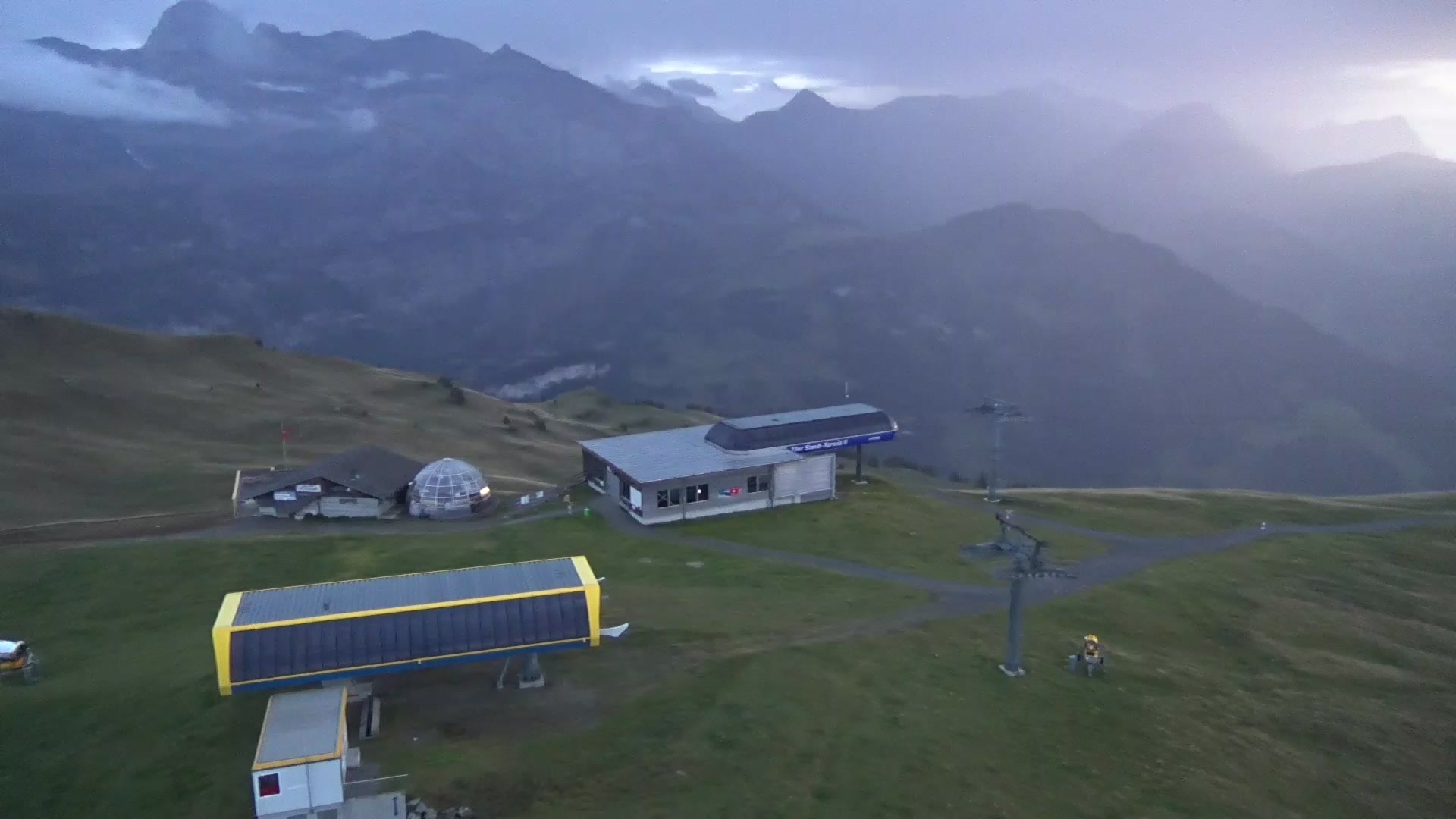 Lenk im Simmental Metschstand snow cam captured at 4 October 2026 at 7:26 pm GMT+2