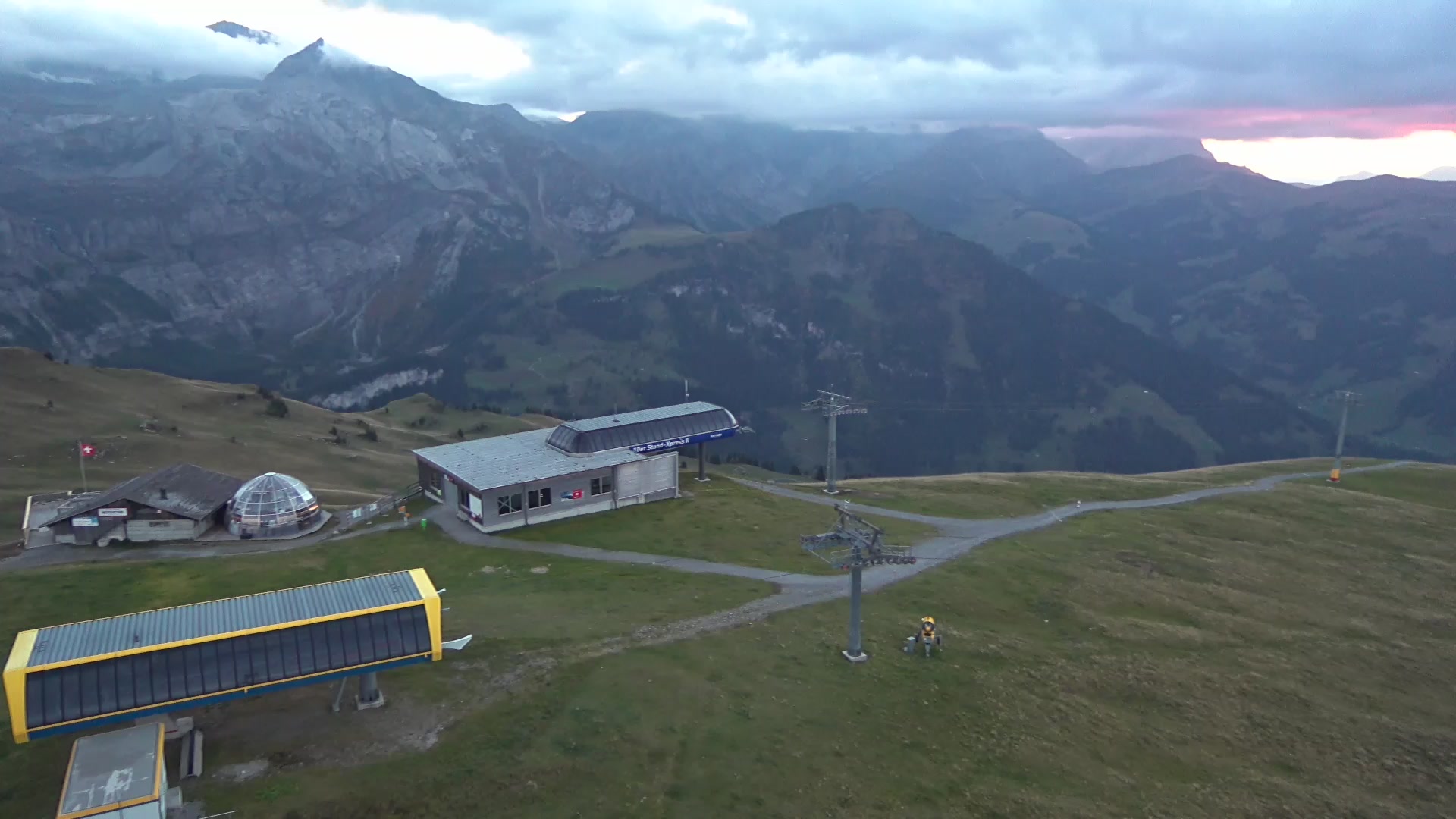 Lenk im Simmental Metschstand snow cam captured at 5 October 2026 at 7:23 pm GMT+2