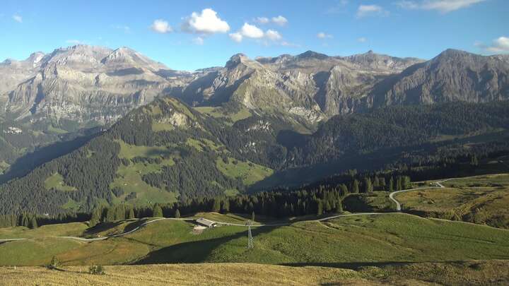 Lenk im Simmental Mülkerblatten snow cam captured at 15 September 2026 at 6:08 pm GMT+2