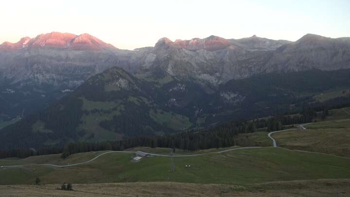 Lenk im Simmental Mülkerblatten snow cam captured at 22 September 2026 at 7:40 pm GMT+2