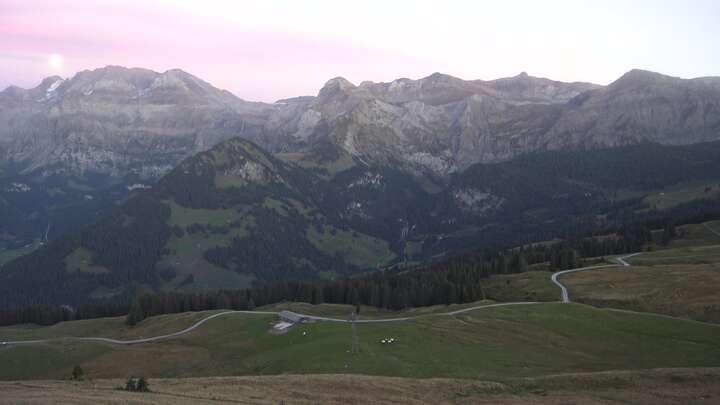 Lenk im Simmental Mülkerblatten snow cam captured at 25 September 2026 at 7:36 pm GMT+2
