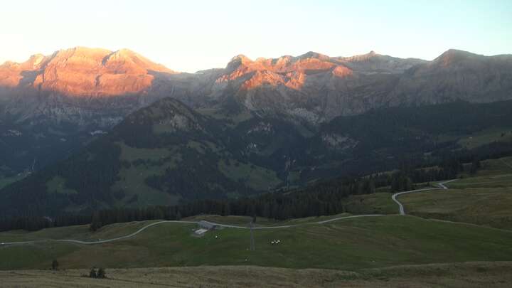Lenk im Simmental Mülkerblatten snow cam captured at 26 September 2026 at 7:35 pm GMT+2
