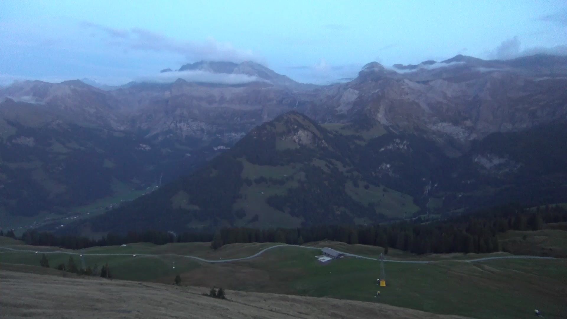 Lenk im Simmental Mülkerblatten snow cam captured at 3 October 2026 at 7:23 pm GMT+2