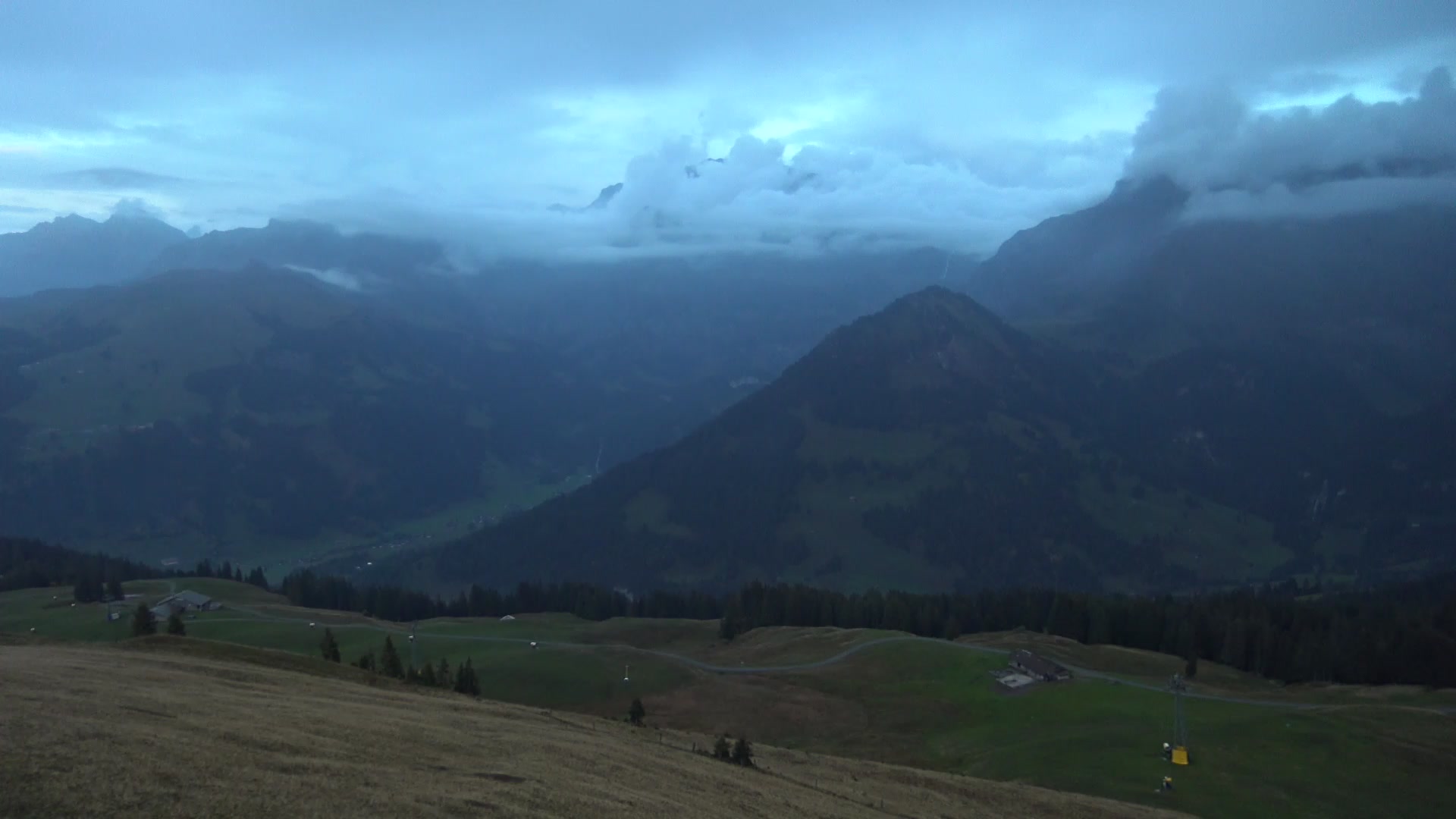 Lenk im Simmental Mülkerblatten snow cam captured at 4 October 2026 at 7:10 pm GMT+2