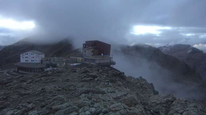Pontresina Diavolezza Upper Station snow cam captured at 18 September 2026 at 7:44 pm GMT+2