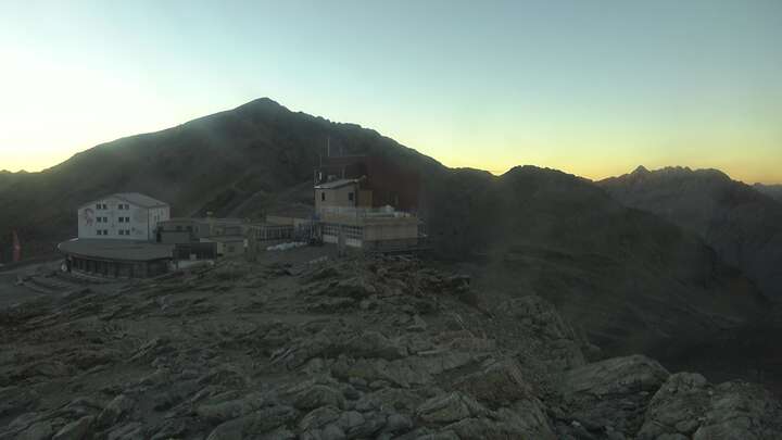 Pontresina Diavolezza Upper Station snow cam captured at 27 September 2026 at 7:24 pm GMT+2
