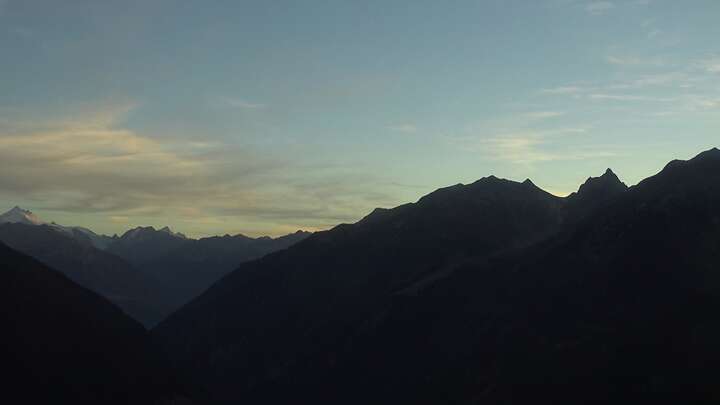 Wiler (Lauchernalp) Upper Station Luftseilbahn Wiler-Lauchernalp snow cam captured at 19 September 2026 at 7:44 pm GMT+2