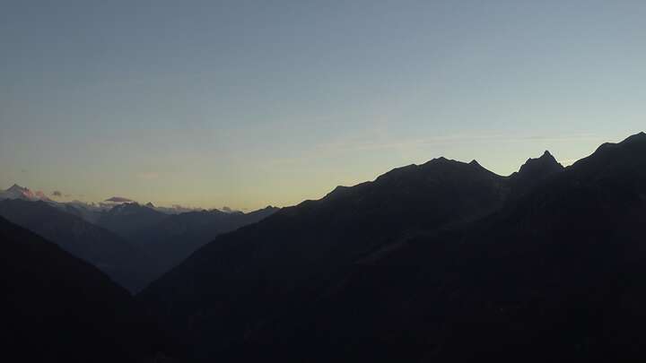 Wiler (Lauchernalp) Upper Station Luftseilbahn Wiler-Lauchernalp snow cam captured at 23 September 2026 at 7:40 pm GMT+2