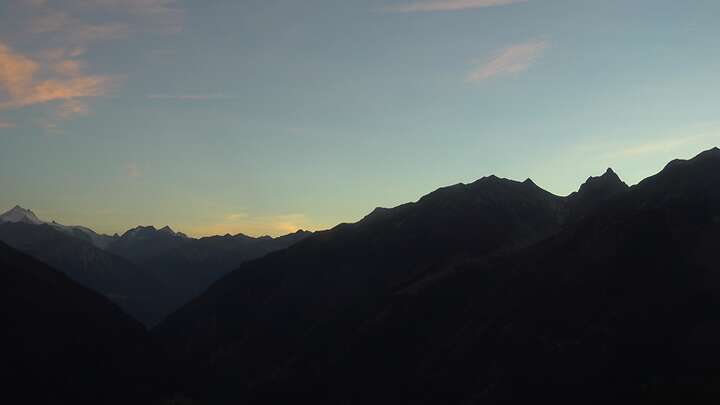 Wiler (Lauchernalp) Upper Station Luftseilbahn Wiler-Lauchernalp snow cam captured at 25 September 2026 at 7:32 pm GMT+2