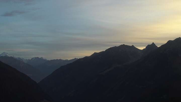 Wiler (Lauchernalp) Upper Station Luftseilbahn Wiler-Lauchernalp snow cam captured at 28 September 2026 at 7:24 pm GMT+2