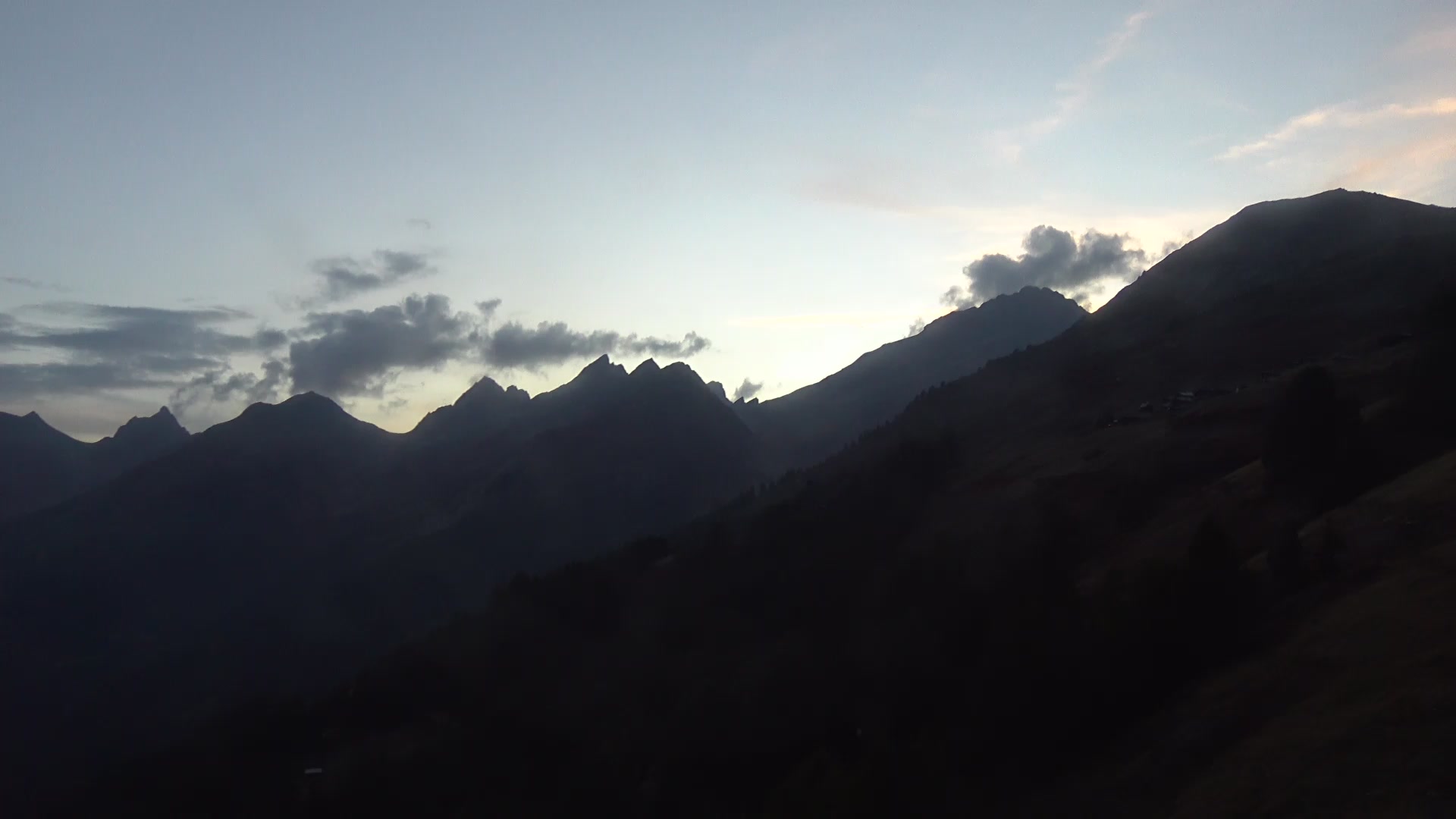 Wiler (Lauchernalp) Upper Station Luftseilbahn Wiler-Lauchernalp snow cam captured at 3 October 2026 at 7:21 pm GMT+2