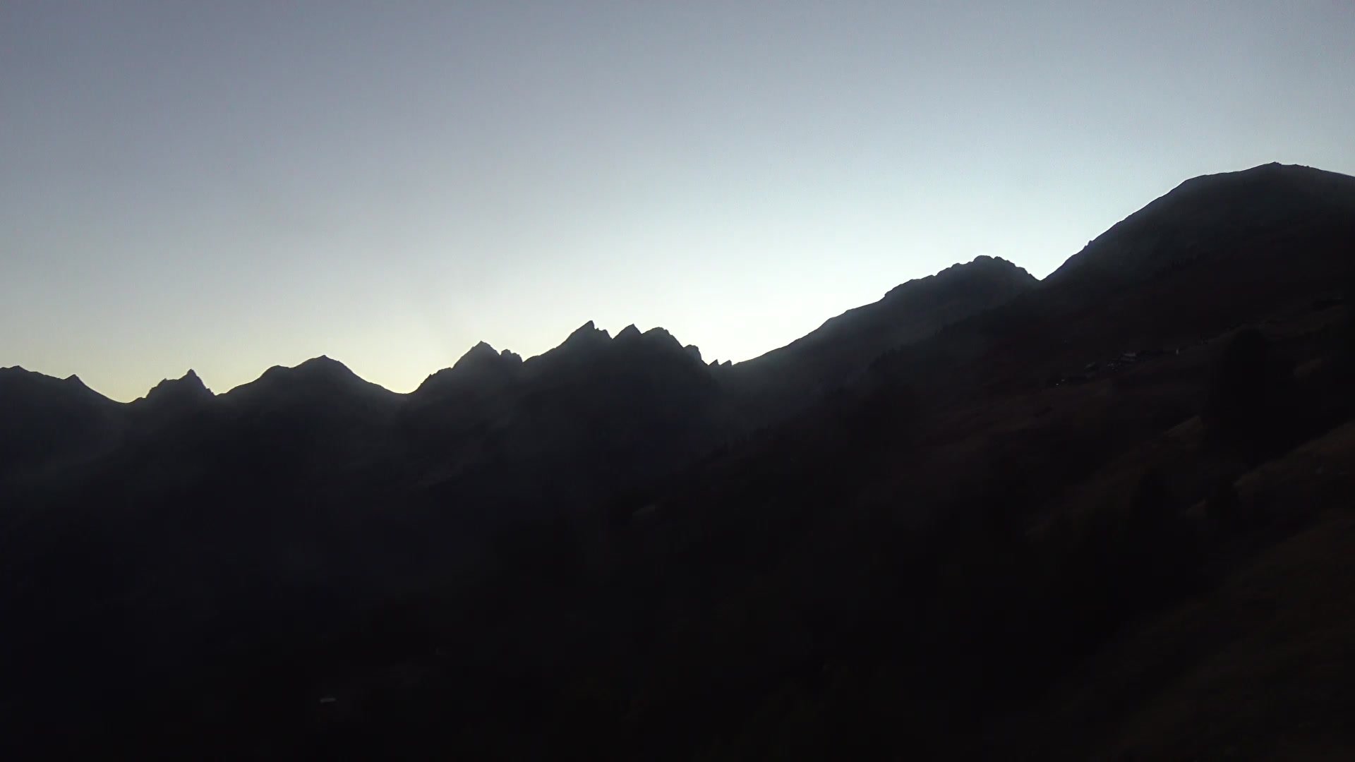 Wiler (Lauchernalp) Upper Station Luftseilbahn Wiler-Lauchernalp snow cam captured at 5 October 2026 at 7:24 pm GMT+2