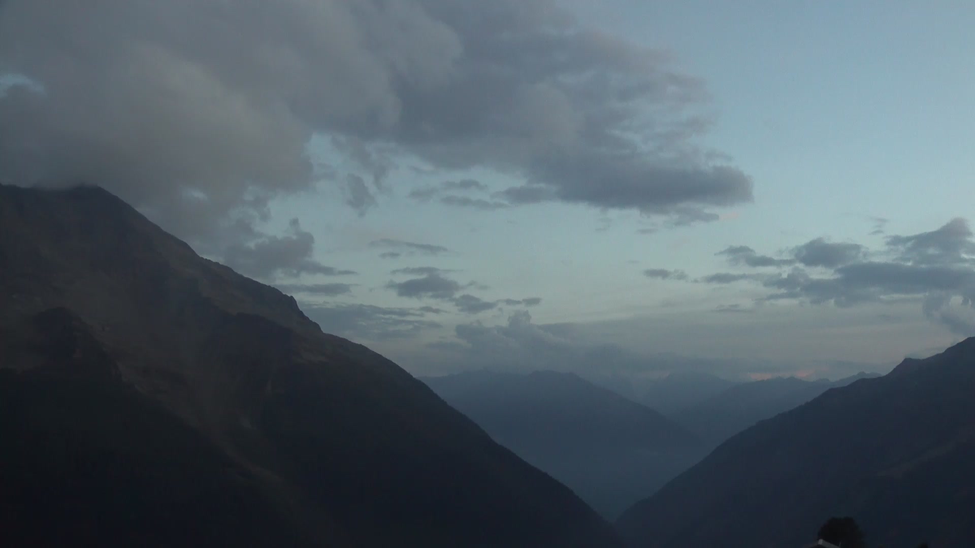 Wiler (Lauchernalp) Lauchernalp-Stafel snow cam captured at 3 October 2026 at 7:21 pm GMT+2