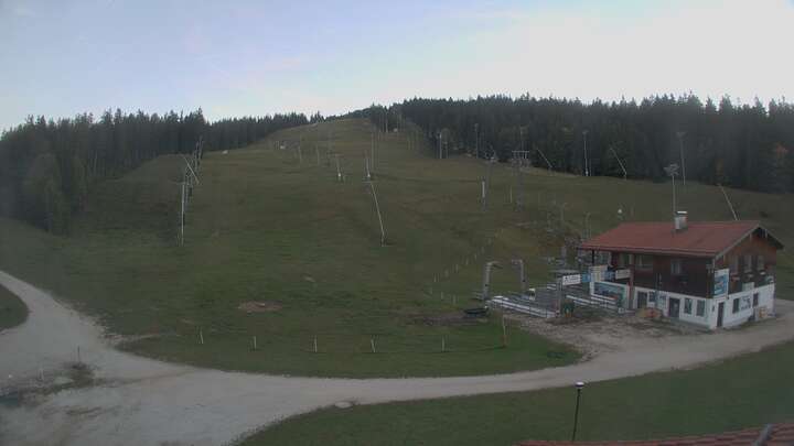 Bischofswiesen Götschen Base Station snow cam captured at 27 September 2026 at 7:16 pm GMT+2
