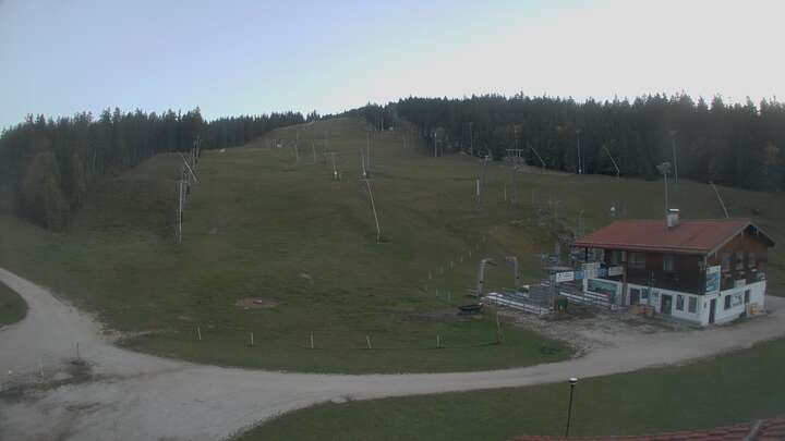 Bischofswiesen Götschen Base Station snow cam captured at 28 September 2026 at 7:02 pm GMT+2