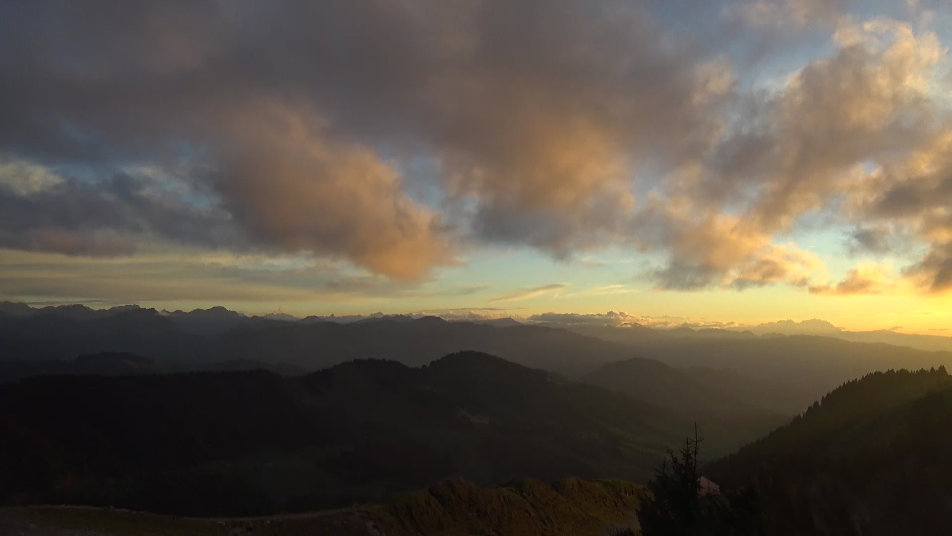 Oberstaufen Hochgratbahn Upper Station snow cam captured at 5 October 2026 at 6:50 pm GMT+2