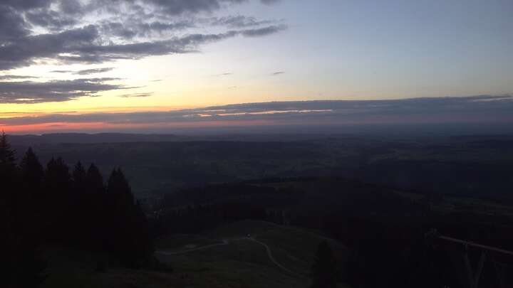 Oberstaufen Fluhexpress Berg snow cam captured at 18 September 2026 at 7:44 pm GMT+2
