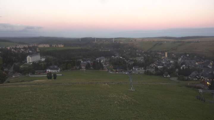 Oberwiesenthal Fichtelberg Skihang snow cam captured at 18 September 2026 at 7:28 pm GMT+2