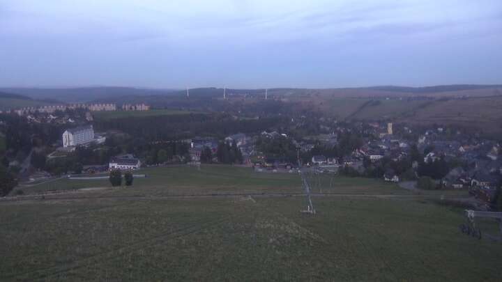 Oberwiesenthal Fichtelberg Skihang snow cam captured at 28 September 2026 at 7:04 pm GMT+2